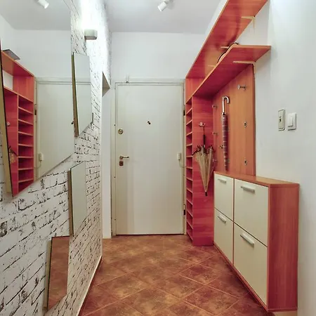 Ndk Spacious Vintage Apt *