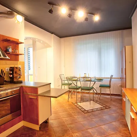 Ndk Spacious Vintage Apt Apartment *