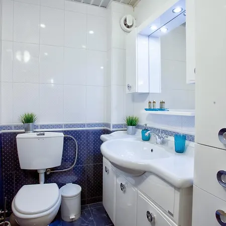 Ndk Spacious Vintage Apt