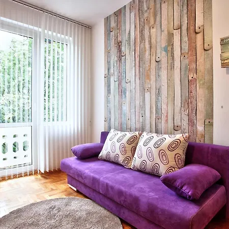 Ndk Spacious Vintage Apt Apartment